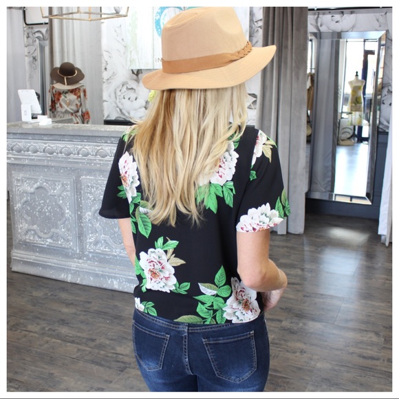 ✨LAST ONE✨Black Floral Tie Front Top - Picture 6 of 6